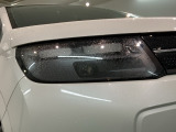 LEDヘッドライトは、点灯の瞬間から最大光量を発揮し、突然暗くなるトンネルなどでの安定感を高めます。