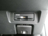 ETC付 料金所もスムーズに通れ、割引料金の適用もあります。ビルトインできれいに収まっており、見た目もスマートです。