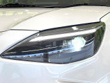 【LEDヘッドライト】悪天候や夜間走行時も良好な視界を確保し安心して運転できる高輝度LEDヘッドライトを装備!点灯速度が早く、消費電力も抑えられています。