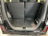 後席を倒さなくても、ゆとりある荷室を確保。