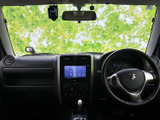 運転席まわりは各部が見渡しやすく、前方の視界も広々としています。シートには落ち着いた色合いの表皮を採用し、座ったときのまとまりある空間が魅力です。日常の移動も快適にお使いいただけます。