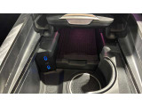 ドアハンドルには握りやすいグリップ形状が採用されています。万一の事故の際など、車内に残された乗員を救出する為、外部からドアを開けやすいようになっています。