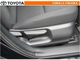 運転席シート上下アジャスター付き。ドライバーの背丈に合わせて調整できます。