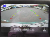 ナビ画面にアラウンドビュ-モニタ-(リアワイド)の映像を映し出しています。  狭い場所での車庫入れをサポ-トしてくれる便利アイテムです。