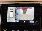 【パノラミックビューモニター&フロントビュー】見通しの悪い交差点やT字路などで車両前方と左右の状況確認をする為に車両上方と前方カメラからの映像を同時に表示するので周りがハッキリ確認でき安心です。