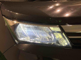 対象物が見やすく白く明るい光で夜間走行をサポートするフルLEDヘッドランプ(ロー/ハイビームマニュアルレベリング機能付き・LEDクリアランスランプ付)を搭載