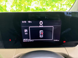 速度やシフト位置、航続可能距離などの情報が画面にまとまり、運転に必要な状況を把握しやすい表示です。警告灯も確認でき、出発前のチェックにも役立ちます。