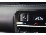 運転席と助手席には寒い日の肩や腰、冷えやすい下肢を温めてくれるシートヒーターが付いております!