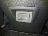 充電用USB付き。スマートフォンなどの充電に便利です。