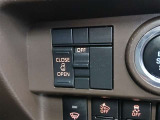 パワースライドドア付きだから、狭い駐車スペースなどでの 乗り降りラクラク!小さなお子さまのいるご家庭には嬉しい装備。