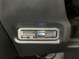 ハンドルの左下にETCがついています。高速道路の料金所の通過も楽々です。 カードの取り出しもしやすい場所についています。