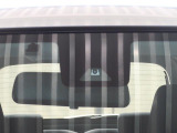 安全装備スマートアシストII付きです。運転中の「ヒヤッ」とするシーンで事故の回避の支援や被害の軽減を図り、ドライバーの安全運転をサポートします。みんなに安全・安心を。