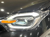 【LEDヘッドライト】悪天候や夜間走行時も良好な視界を確保し安心して運転できる高輝度LEDヘッドライトを装備!点灯速度が早く、消費電力も抑えられています。