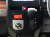 エアコンはオートエアコンです。車内を一年中快適な温度にキープできます。