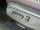 パワーシート搭載。微妙な調整が手軽にでき、ピッタリのポジションで運転することが可能です。