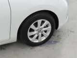 装着タイヤサイズは、185/65R15です。純正アルミホイールを装着しております。
