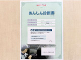 サポカーあんしん診断!トヨタ専用診断器で衝突被害軽減ブレーキなどの安全運転支援装置システムを点検しています。