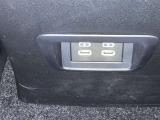 コンソールボックスの後ろに充電用USB端子が付いています。