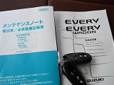 バック、ポケットの中に入れたままで、ドアロック、アンロック、 エンジンスタート出来ます。インテリジェントキー。取扱節経書と整備記録簿