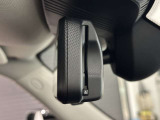 ルームミラー一体型ETCを装備。後付け感のないスマートな設計で、インテリアもすっきりとした印象です。