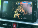 停車中にテレビ番組を視聴でき、休憩時間を過ごす際にも便利です。ニュースなどの映像を確認できる画面を備え、車内でのひとときを快適に楽しめます。