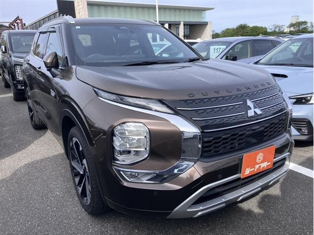 アウトランダー PHEV 2.4 P 4WD BOSEサウンドシステム 黒革シート 禁煙車