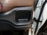運転席の届きやすいところにドリンクホルダーがついています。視線をそらすことなく手に取れるので運転に集中できて安心ですね。