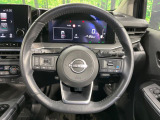【ステアリングヒーター】冬場に冷たくなりやすい革巻きステアリングを、スイッチ一つで素早く適温に!エアコンよりも早く温まってくれるので、寒い日の運転も快適になりますね♪