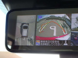 【アラウンドビューモニター&バックモニター】クルマを真上から見下ろしているかのような映像が表示され、周囲の状況がひと目で把握できるので、安心してスマートに駐車できます。駐車が苦手な方にオススメです!