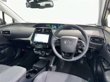 運転席まわりです。 各操作スイッチは使いやすい位置に配置されてます。