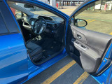 運転席の足元も広く運転しやすいです!!