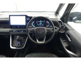スポーティームード溢れる運転席周りですね。 クイックなドライビングに対応できるよな運転席回りになっています。 ドライブがますます楽しくなりますね!