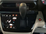 オートマチックドライブです!駐車ブレーキは左足での踏み込み式です