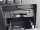 ETC車載器は、ビルトインタイプですっきり収納され、見た目も使い勝手も満足のアイテムです。