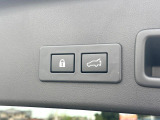 【パワーバックドア】スマートキーや運転席のボタンを押すだけでリアゲートが自動で開閉します!荷物を持っている時や、高い位置にあるバックドアを閉める際に便利な機能です♪