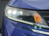【LEDヘッドライト】とっても明るいLEDヘッドライトが装着されているので、夜の運転も明るく安全です。