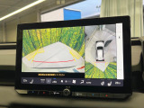 【パノラミックビューモニター】専用のカメラにより、上から見下ろしたような視点で360度クルマの周囲を確認することができます☆死角部分も確認しやすく、狭い場所での切り返しや駐車もスムーズに行えます。