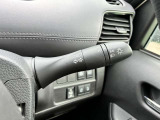 オートライト機能付きです♪またハイビームアシストで、先行車または対向車や周囲の明るさなどに応じ、自動的にハイビーム(上向き)とロービーム(下向き)を切り替えます♪