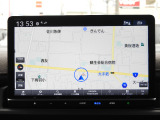 ★地図画面★地図上の文字や記号など細かい表示も鮮明に映し出します。また、スマートフォンのような操作が可能なタッチパネルを採用し、ボタンを探すことなく直感的に操作できます!