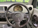 インテリアに合わせたデザインのステアリングは、運転される方のことも考え、運転しやすい形状、大きさです。是非一度、実際に触ってお確かめください。