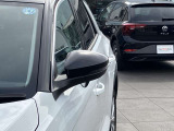 内外装のリフレッシュ:&rdquo;Das WeltAuto&rdquo;独自の項目チェックリストに基づき、入念に車両チェックとクリーニングを実施。美しく高品質な車をご提供します。