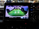バックカメラの画像です。ガイドラインがスムースな車庫入れをサポートいたします。車庫入れの安心感がアップしますね。