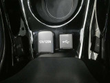 充電用USB端子付き。スマートフォンなどの充電に便利です。
