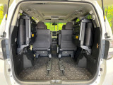 普段のお買い物や通勤、送迎等に十分な荷室スペースを確保しております。セカンドシートを倒すと、大きな荷物の積載も可能です♪