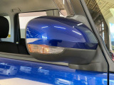 【ウインカーミラー】方向指示器をミラーのランプに点灯。対向車への視認性を高め、安心安全な方向転換をサポートします♪