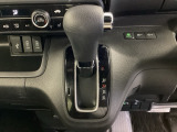発進時から滑らかに加速する無段階変速のCVTはストップ&ゴーの多い街の中も快適です