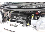 エンジンルームの樹脂部分は丁寧に磨いてツヤをだしています。当社の中古車のエンジンルームクリーニングはとても自信があります★