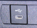 USB端子を装備しております。