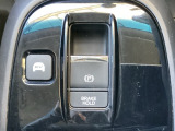 スマートな電子制御式パーキングブレーキに加え、渋滞時などでブレーキペダルから足を離しても停車を維持するオートブレーキホールド機能により、運転がより快適になります。