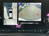 アラウンドビューモニターです。上空からお車の周りを見る感覚で表示されますので、車庫入れも簡単です。